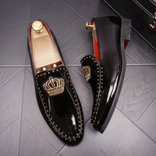 Load image into Gallery viewer, New Luxury Men Patent Leather Embroider Crown Toe Patent Leather Shoes
