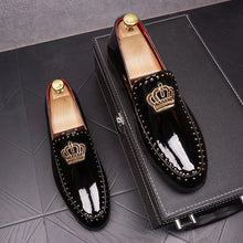 Load image into Gallery viewer, New Luxury Men Patent Leather Embroider Crown Toe Patent Leather Shoes
